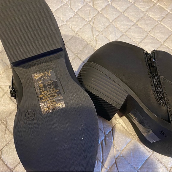 NWOT Bass pro Western faux suede shoes. Size 8 - Picture 3 of 4